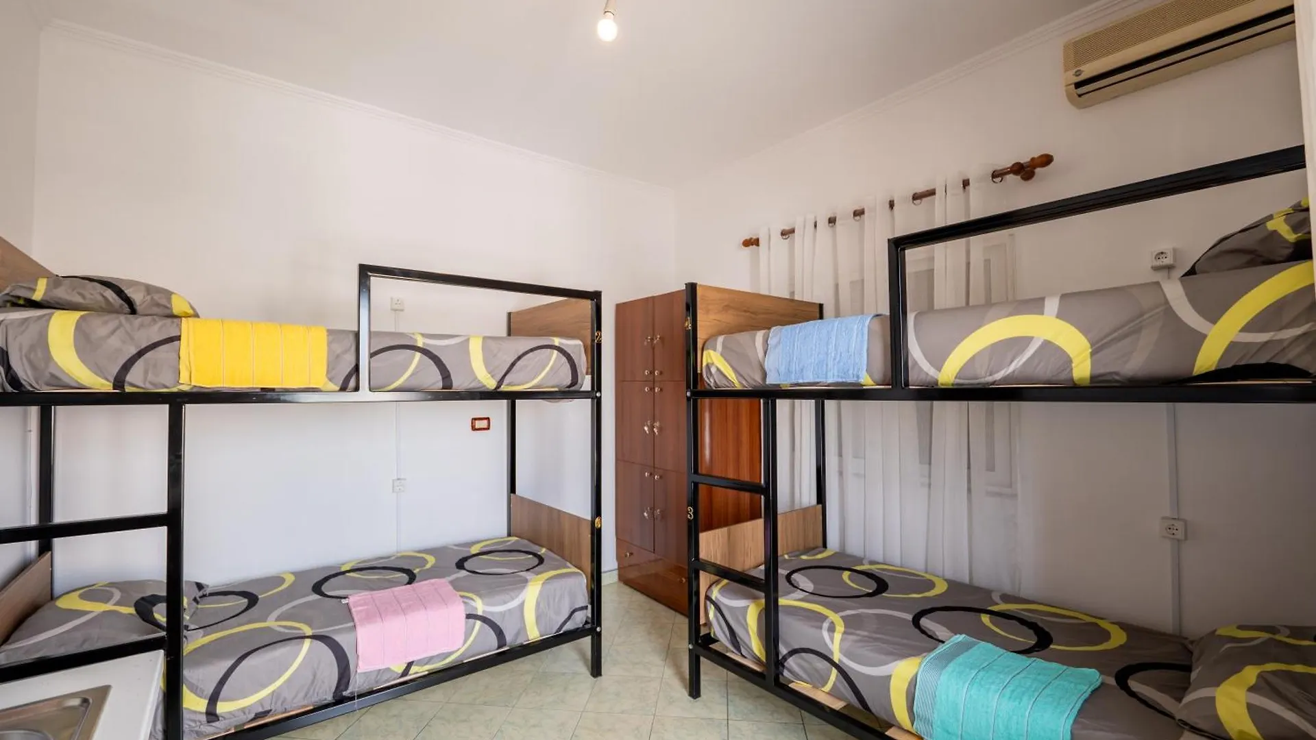 公寓 Brothers Of The World Hostel 卡萨米尔
