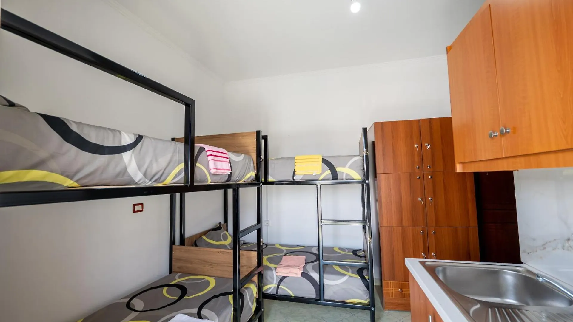 Brothers Of The World Hostel 卡萨米尔 0*,  阿尔巴尼亚