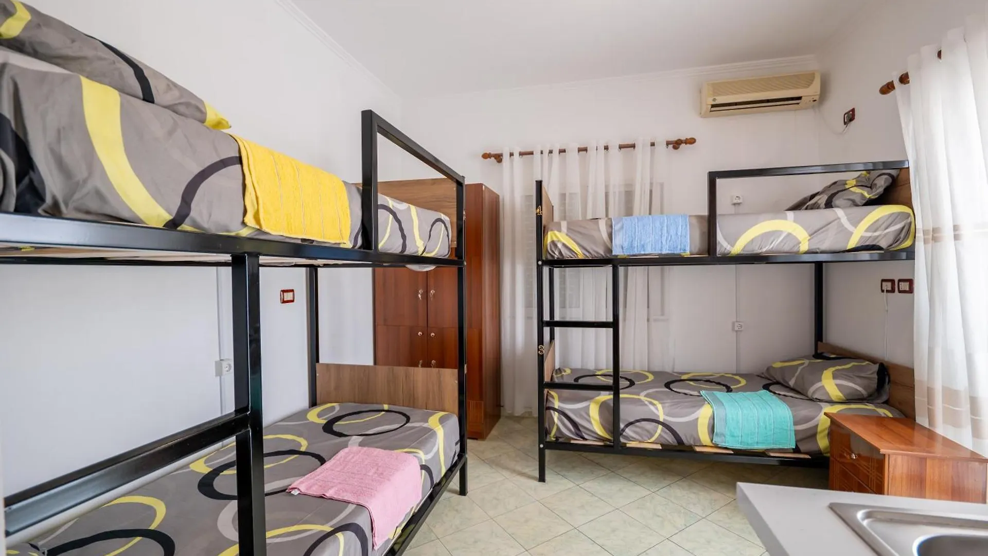 Brothers Of The World Hostel 卡萨米尔
