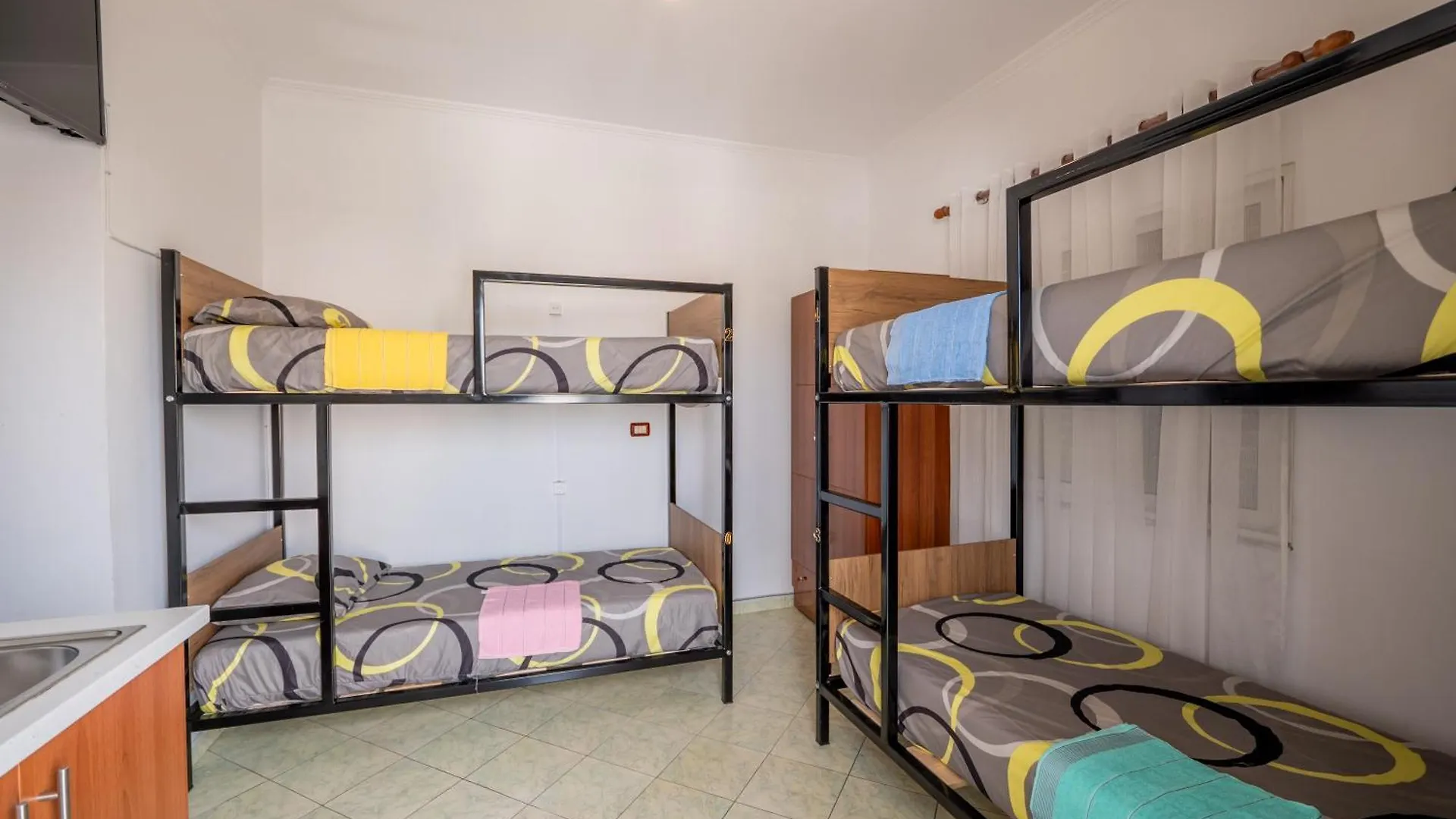 公寓 Brothers Of The World Hostel 卡萨米尔